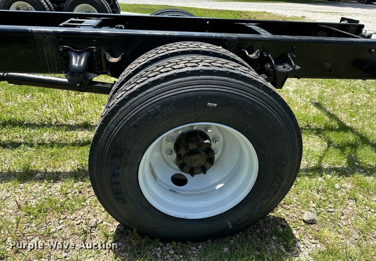 image for item EH6940 2009 Freightliner  Business Class M2 truck cab and chassis