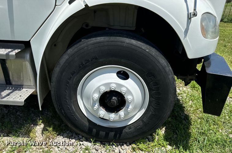 image for item EH6940 2009 Freightliner  Business Class M2 truck cab and chassis