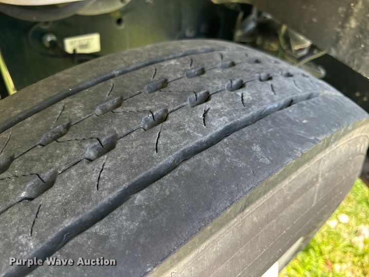 image for item EH6940 2009 Freightliner  Business Class M2 truck cab and chassis