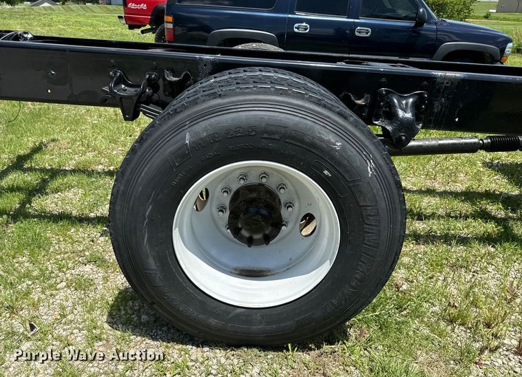 image for item EH6940 2009 Freightliner  Business Class M2 truck cab and chassis