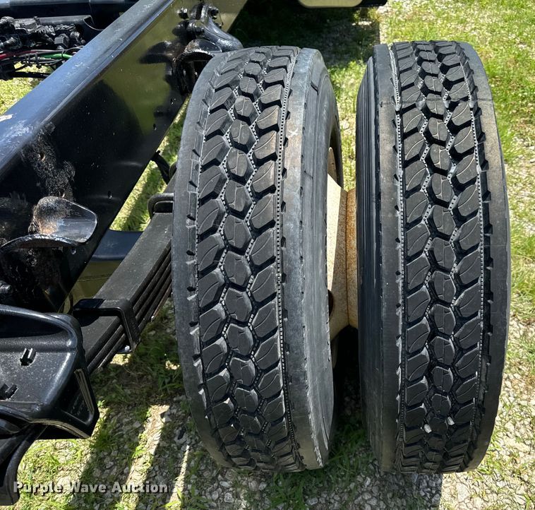 image for item EH6940 2009 Freightliner  Business Class M2 truck cab and chassis