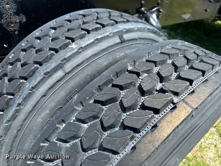 image for item EH6940 2009 Freightliner  Business Class M2 truck cab and chassis