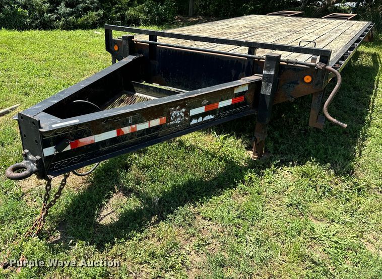 image for item EH6942 2006 PJ equipment trailer