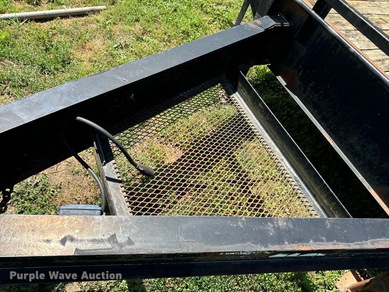 image for item EH6942 2006 PJ equipment trailer