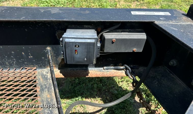 image for item EH6942 2006 PJ equipment trailer