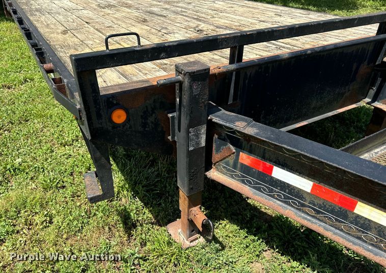image for item EH6942 2006 PJ equipment trailer