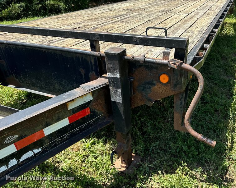 image for item EH6942 2006 PJ equipment trailer