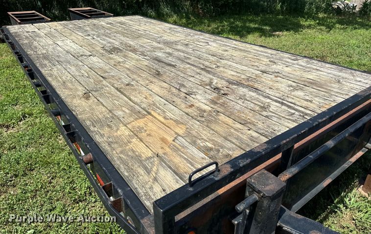 image for item EH6942 2006 PJ equipment trailer