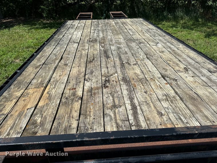 image for item EH6942 2006 PJ equipment trailer