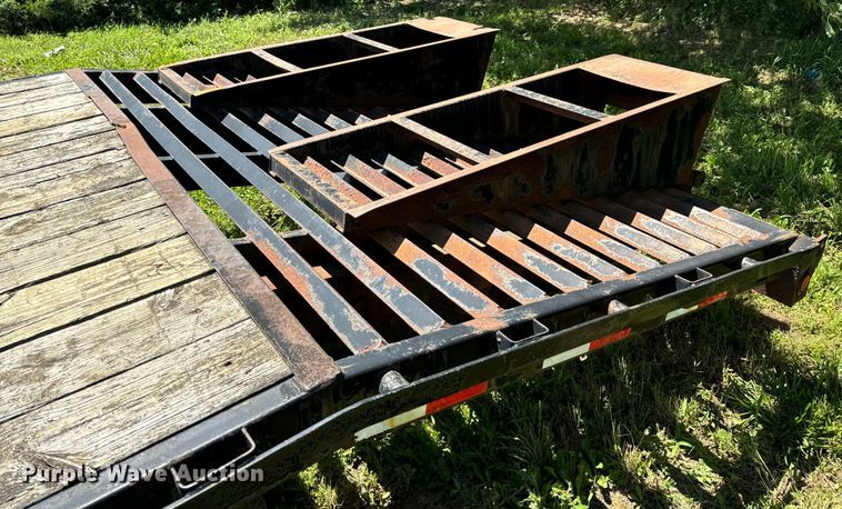 image for item EH6942 2006 PJ equipment trailer