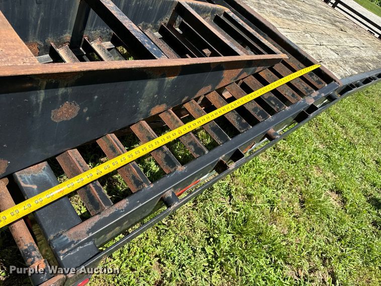 image for item EH6942 2006 PJ equipment trailer