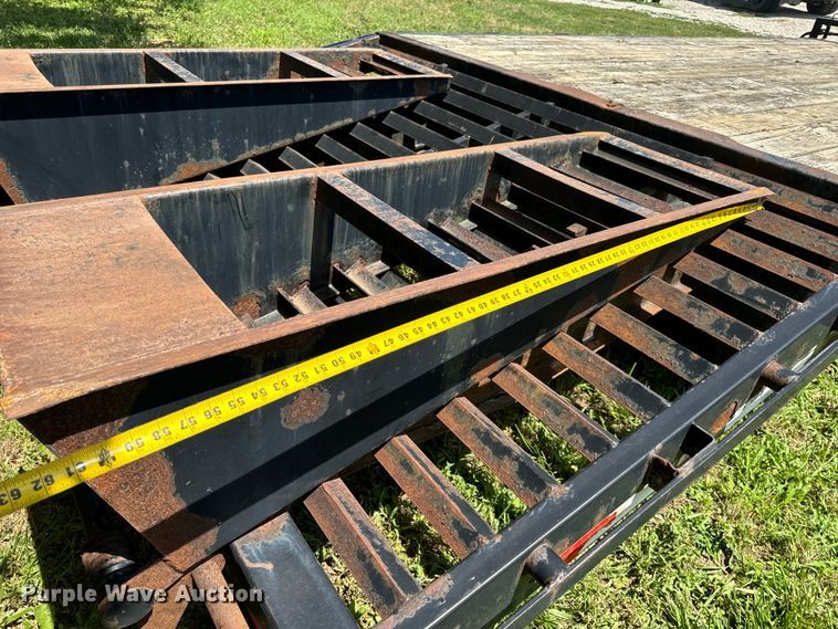 image for item EH6942 2006 PJ equipment trailer