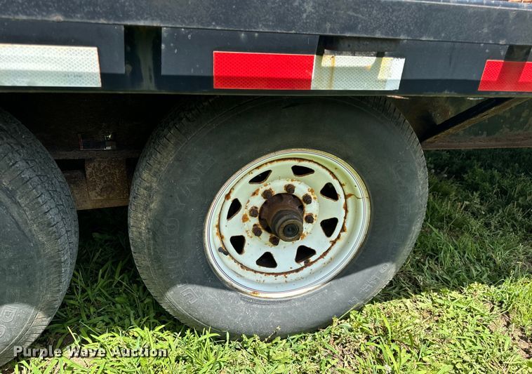 image for item EH6942 2006 PJ equipment trailer