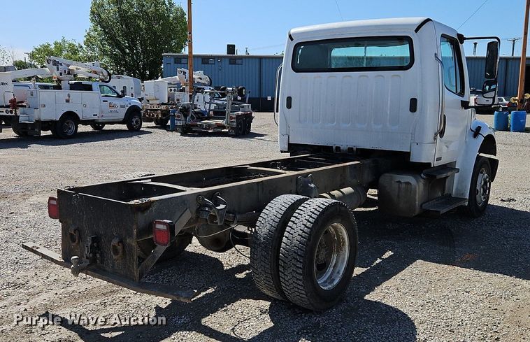 image for item EI3802 2006 Freightliner  Business Class M2 truck cab and chassis