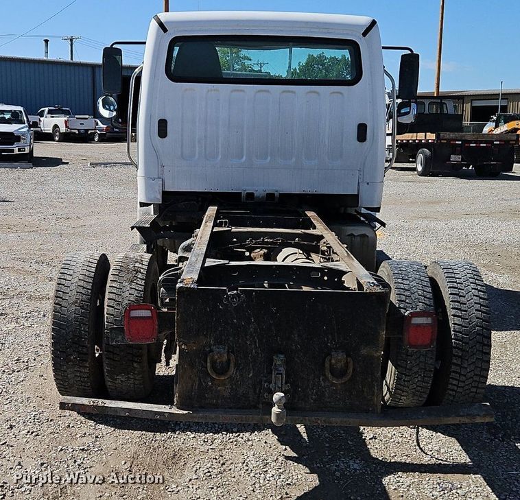 image for item EI3802 2006 Freightliner  Business Class M2 truck cab and chassis