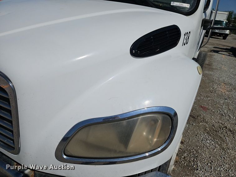 image for item EI3802 2006 Freightliner  Business Class M2 truck cab and chassis