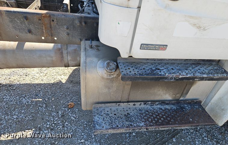 image for item EI3802 2006 Freightliner  Business Class M2 truck cab and chassis