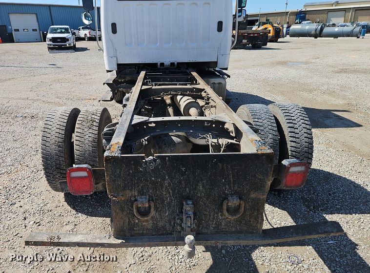 image for item EI3802 2006 Freightliner  Business Class M2 truck cab and chassis