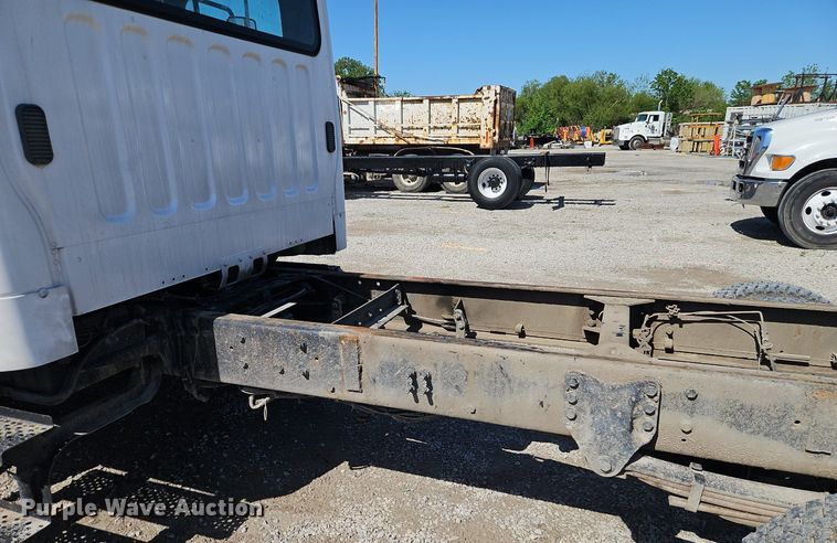 image for item EI3802 2006 Freightliner  Business Class M2 truck cab and chassis