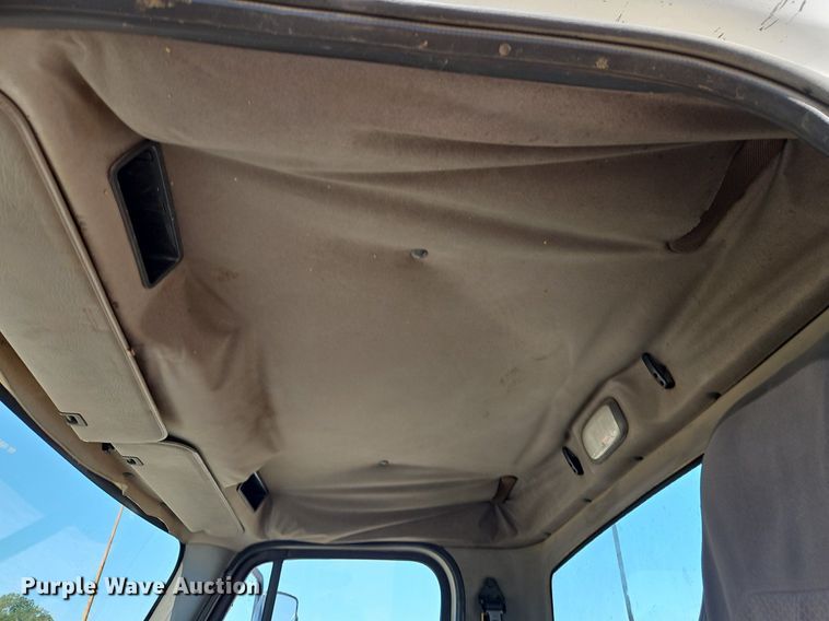 image for item EI3802 2006 Freightliner  Business Class M2 truck cab and chassis