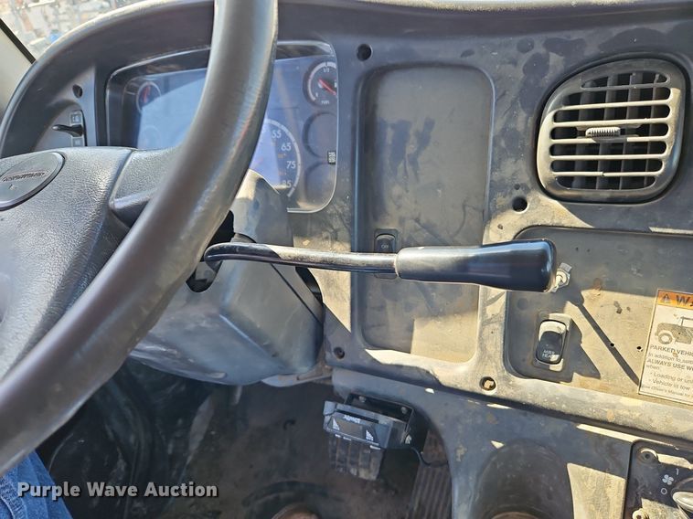 image for item EI3802 2006 Freightliner  Business Class M2 truck cab and chassis