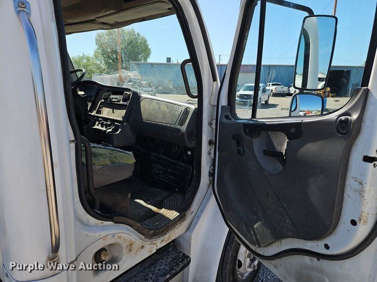 image for item EI3802 2006 Freightliner  Business Class M2 truck cab and chassis