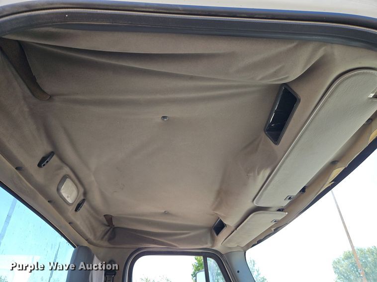 image for item EI3802 2006 Freightliner  Business Class M2 truck cab and chassis