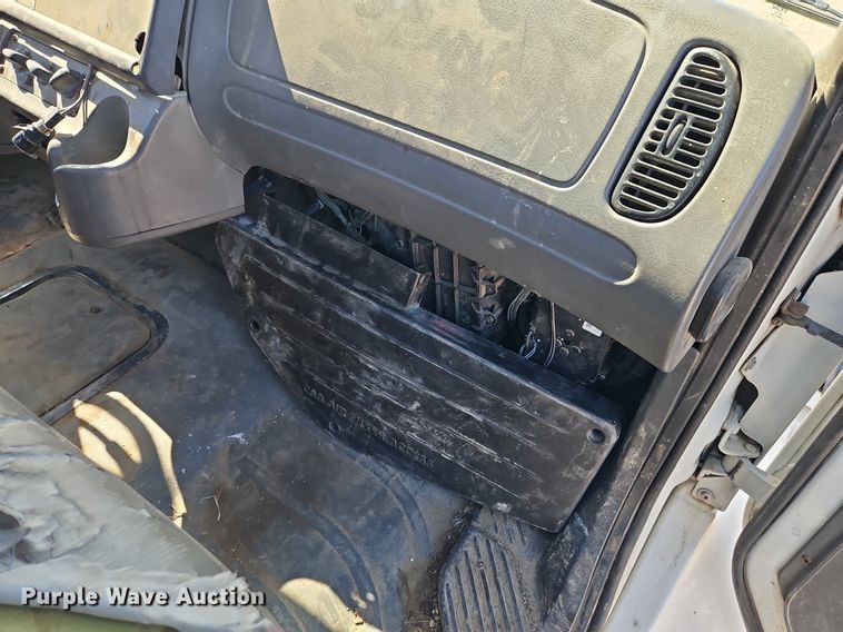 image for item EI3802 2006 Freightliner  Business Class M2 truck cab and chassis