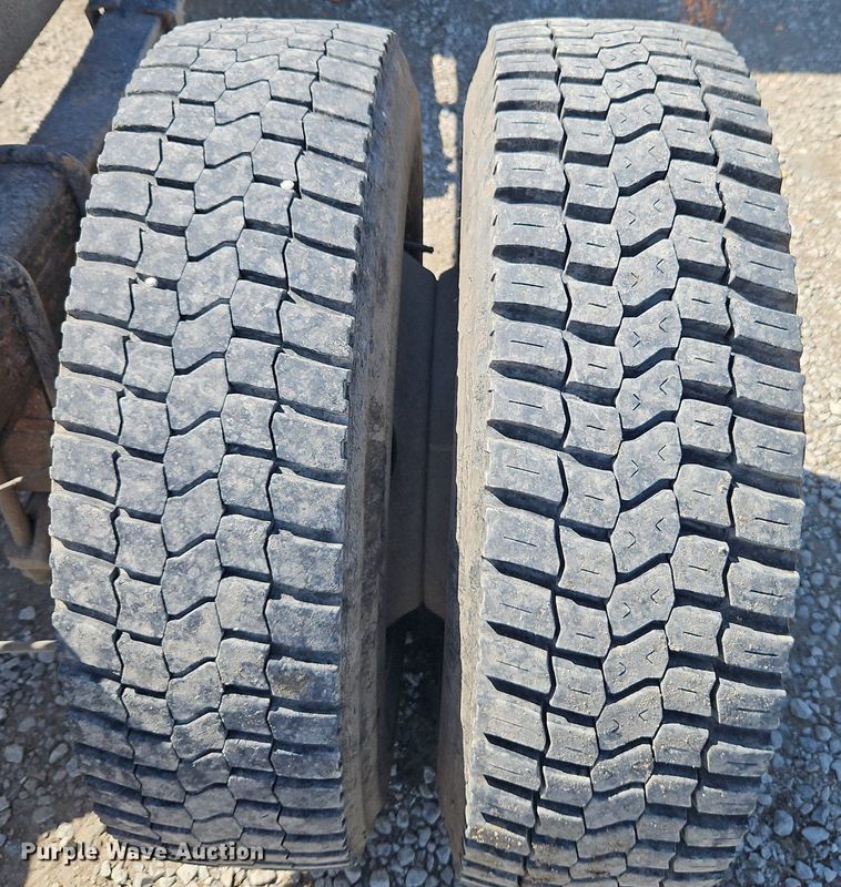 image for item EI3802 2006 Freightliner  Business Class M2 truck cab and chassis