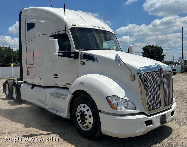 image for item EJ4357 2019 Kenworth  T680 semi truck