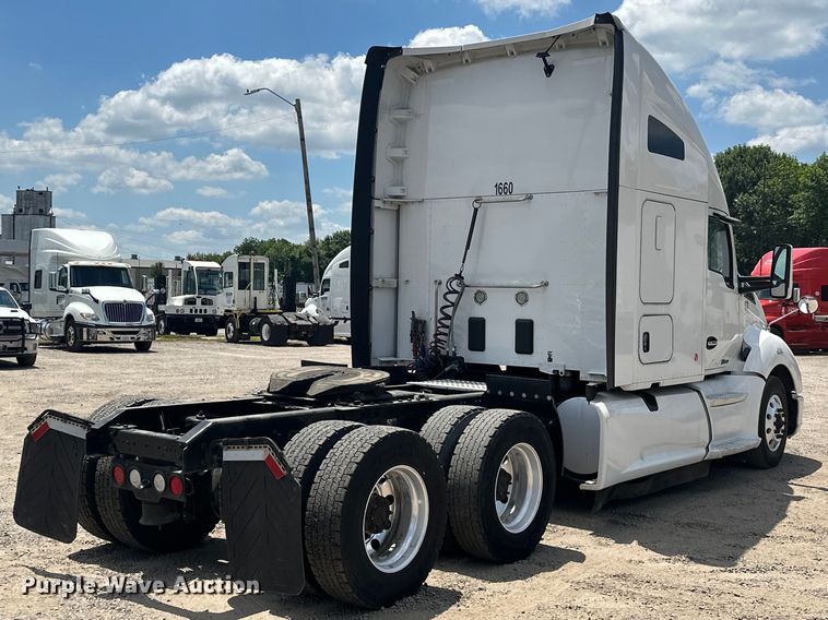 image for item EJ4357 2019 Kenworth  T680 semi truck