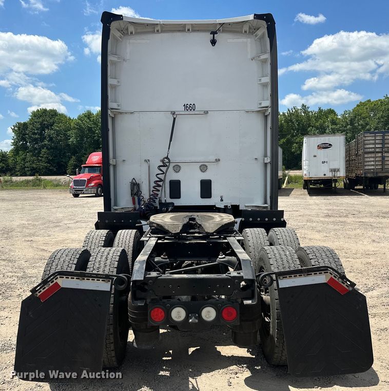 image for item EJ4357 2019 Kenworth  T680 semi truck