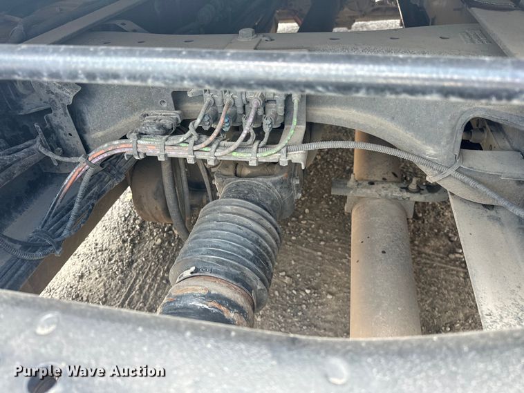 image for item EJ4357 2019 Kenworth  T680 semi truck