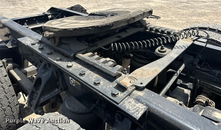 image for item EJ4357 2019 Kenworth  T680 semi truck