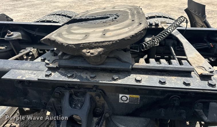 image for item EJ4357 2019 Kenworth  T680 semi truck