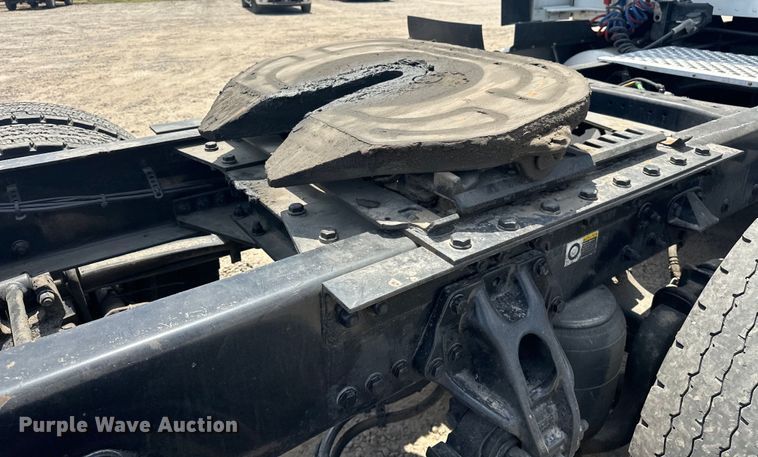 image for item EJ4357 2019 Kenworth  T680 semi truck