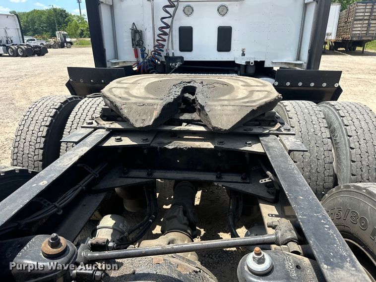 image for item EJ4357 2019 Kenworth  T680 semi truck