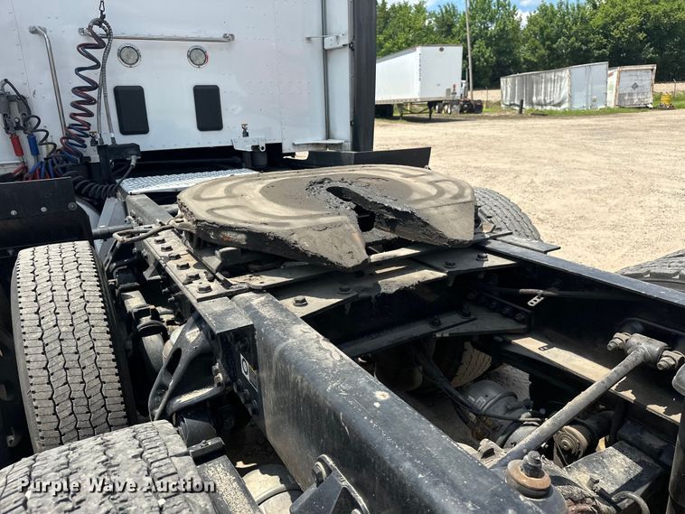 image for item EJ4357 2019 Kenworth  T680 semi truck