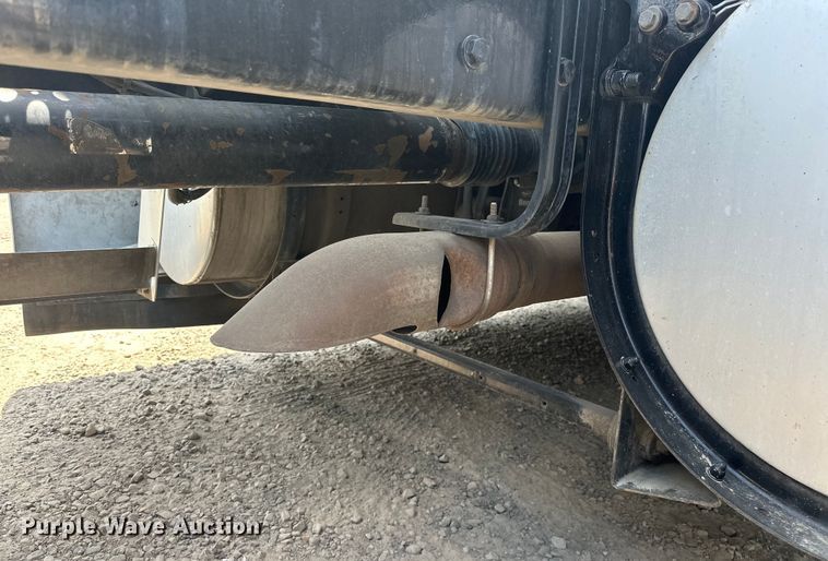 image for item EJ4357 2019 Kenworth  T680 semi truck