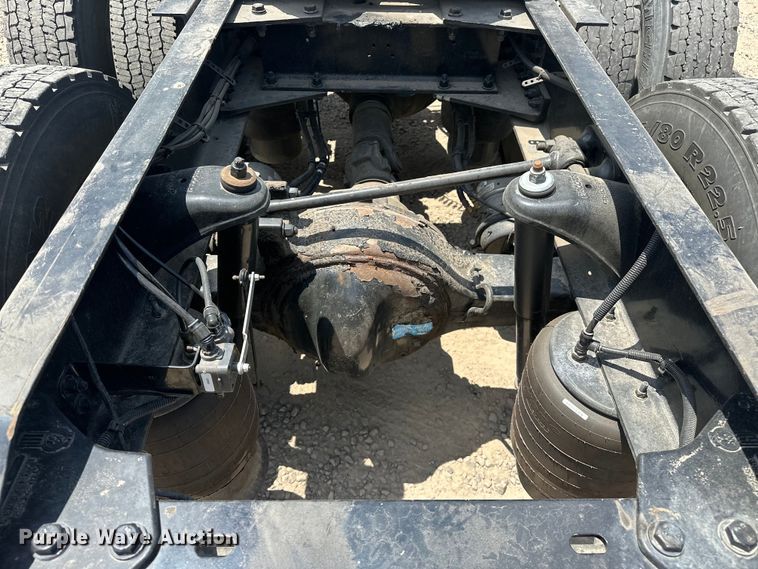 image for item EJ4357 2019 Kenworth  T680 semi truck