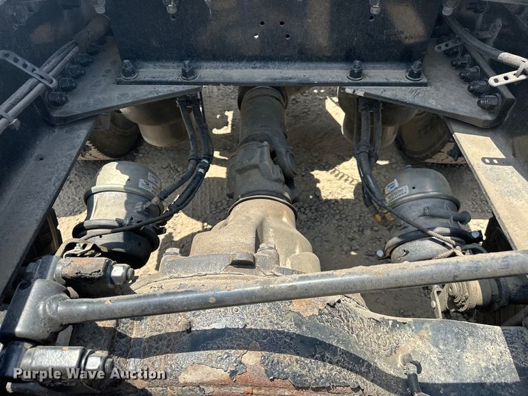 image for item EJ4357 2019 Kenworth  T680 semi truck