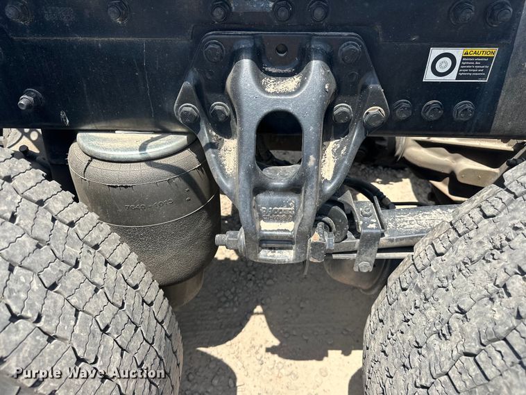 image for item EJ4357 2019 Kenworth  T680 semi truck