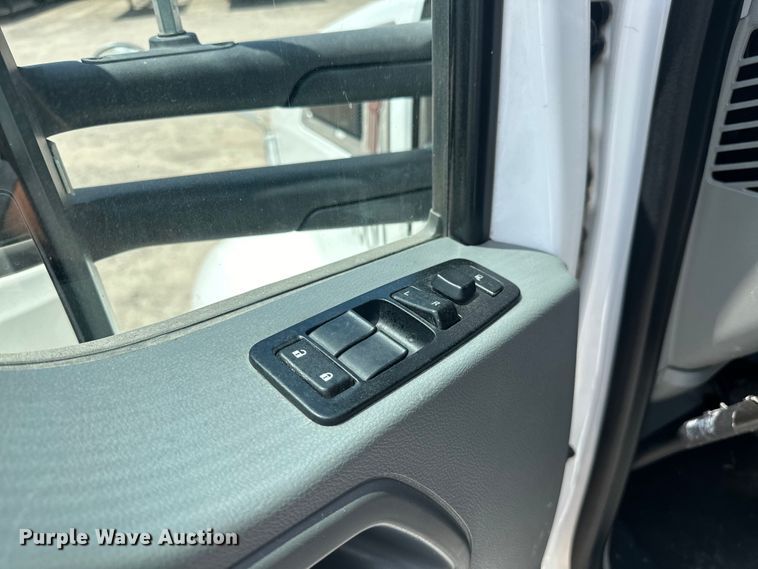 image for item EJ4357 2019 Kenworth  T680 semi truck