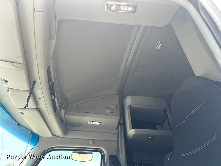 image for item EJ4357 2019 Kenworth  T680 semi truck