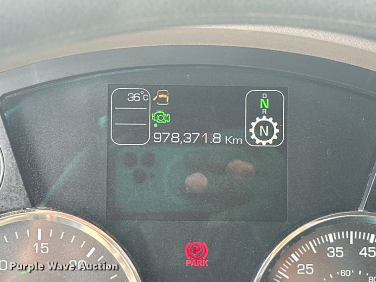 image for item EJ4357 2019 Kenworth  T680 semi truck