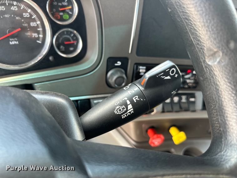 image for item EJ4357 2019 Kenworth  T680 semi truck