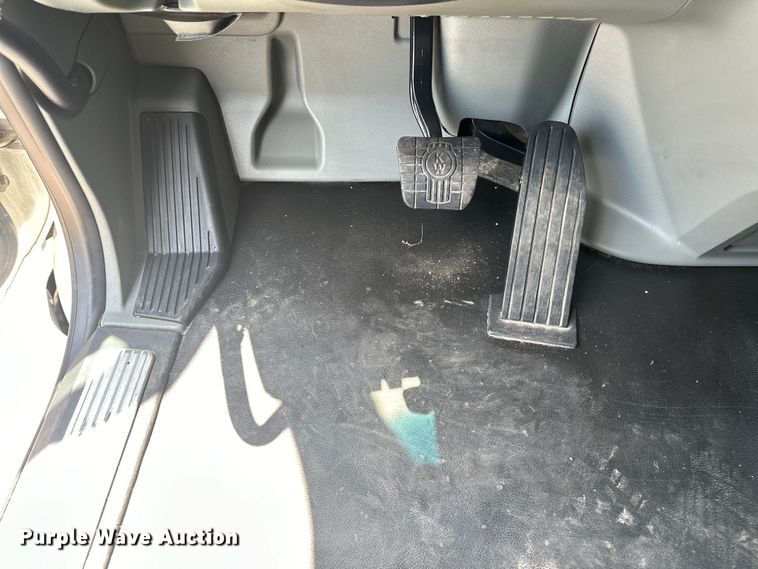 image for item EJ4357 2019 Kenworth  T680 semi truck