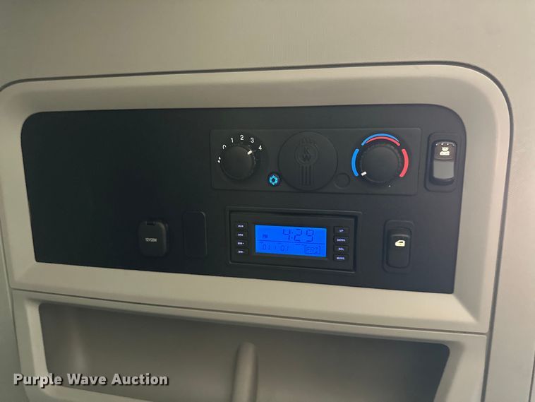 image for item EJ4357 2019 Kenworth  T680 semi truck