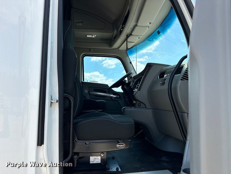 image for item EJ4357 2019 Kenworth  T680 semi truck