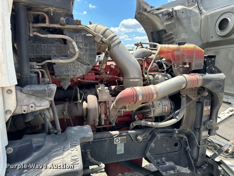 image for item EJ4357 2019 Kenworth  T680 semi truck